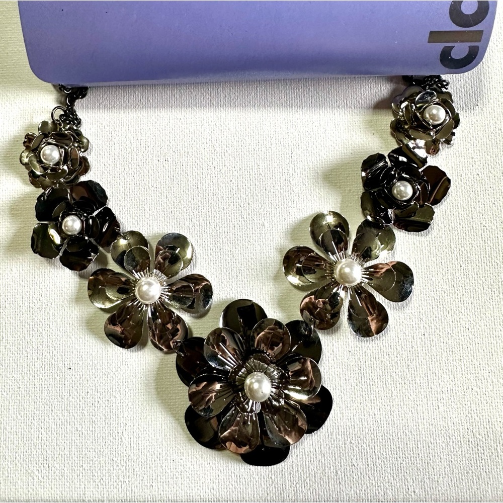 Flower necklace